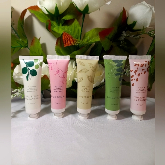 Thymes Petite Hands Creams - 1 Fl oz (A Cream You Choose The Aroma In Your Purch - Picture 1 of 12